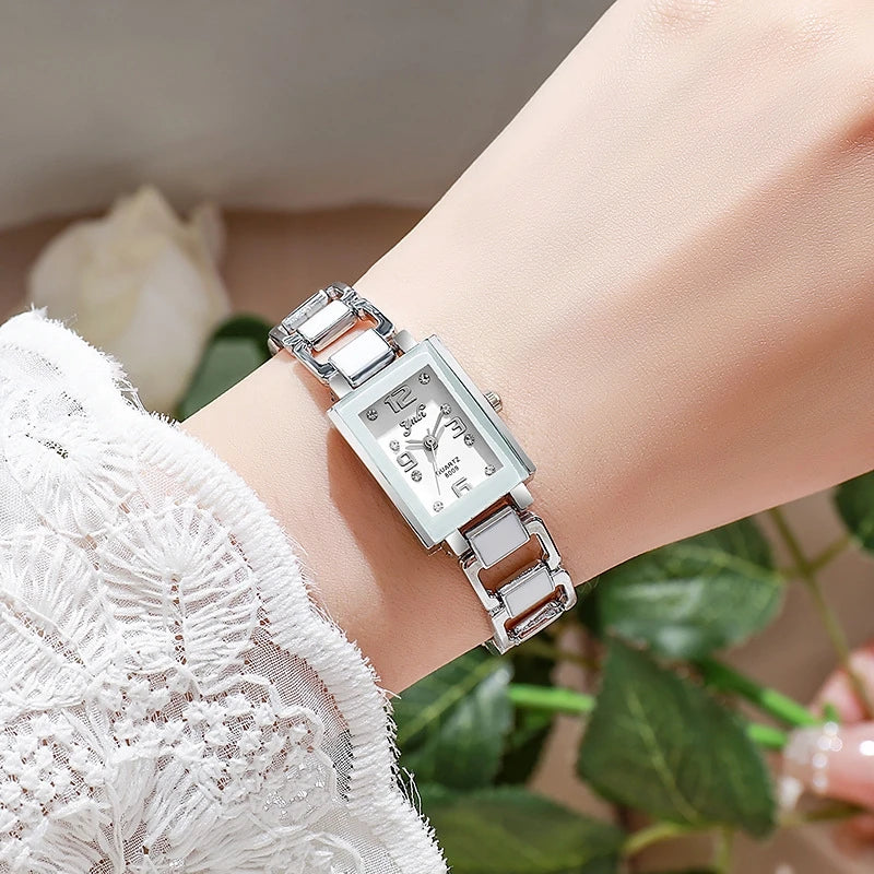 Elegant Damklocka med Kvadratisk Urtavla — Aurexon